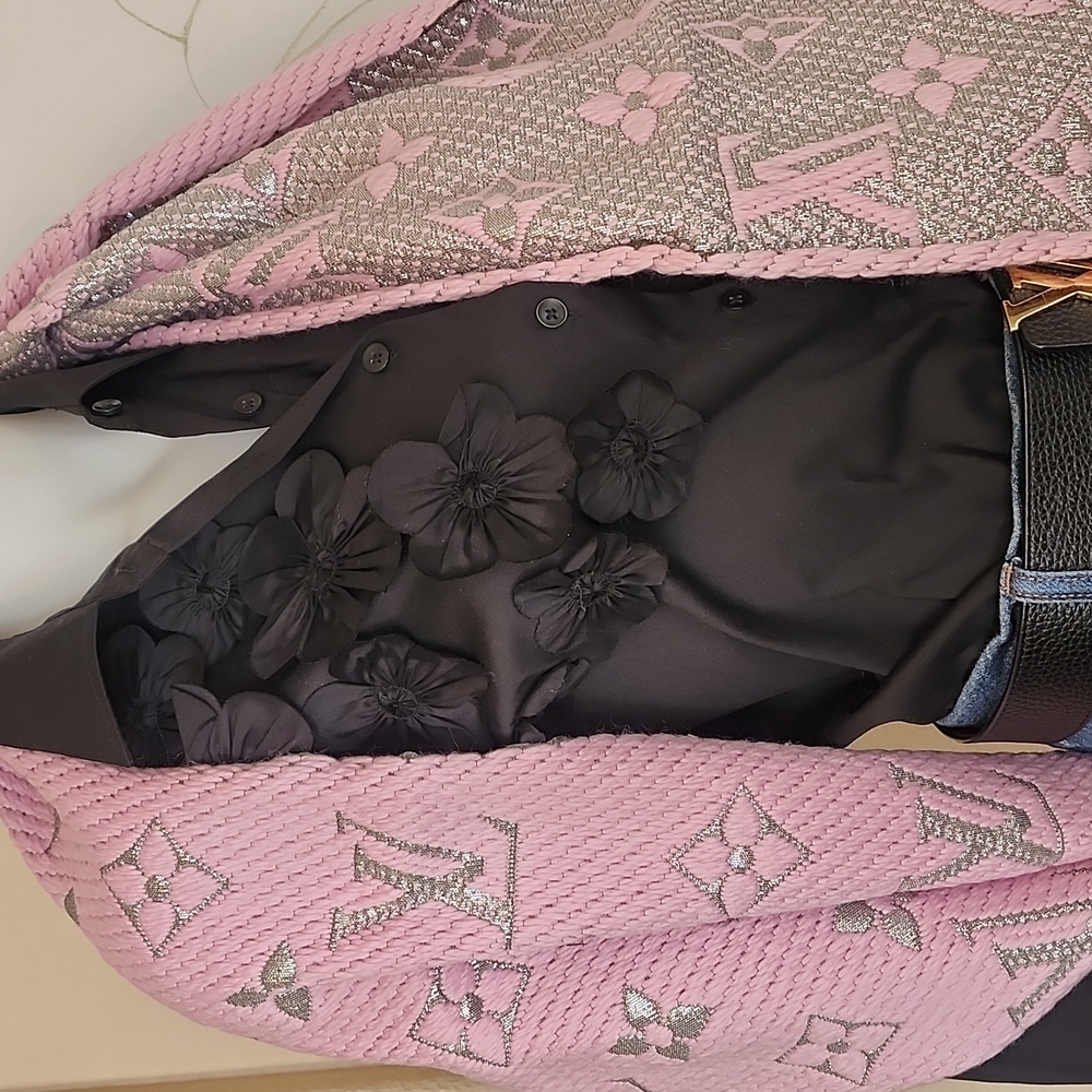 BNEW UNUSED Louis Vuitton Baby Pink Monogram Scarf M70466 - Picture 12 of 12